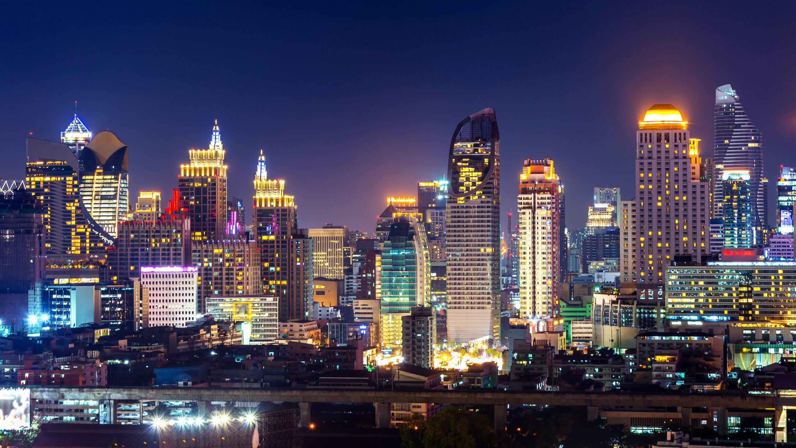Cityscape van Bangkok bij nacht
